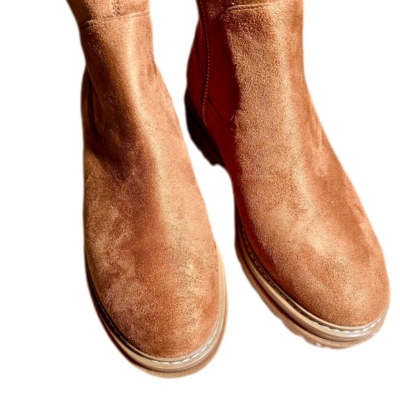 Michael Kors Over-The-Knee Boot
Size 7 - Picture 4 of 9